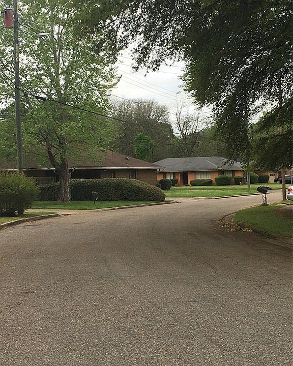 1st image of 2616 Westwood Dr