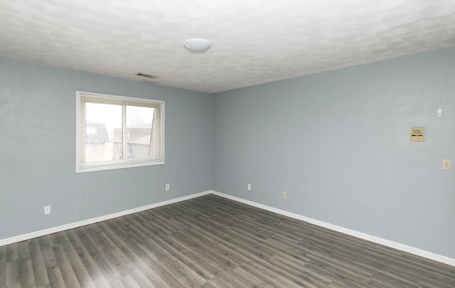 2 bed, 750 sqft, $1,100 — Photo 2