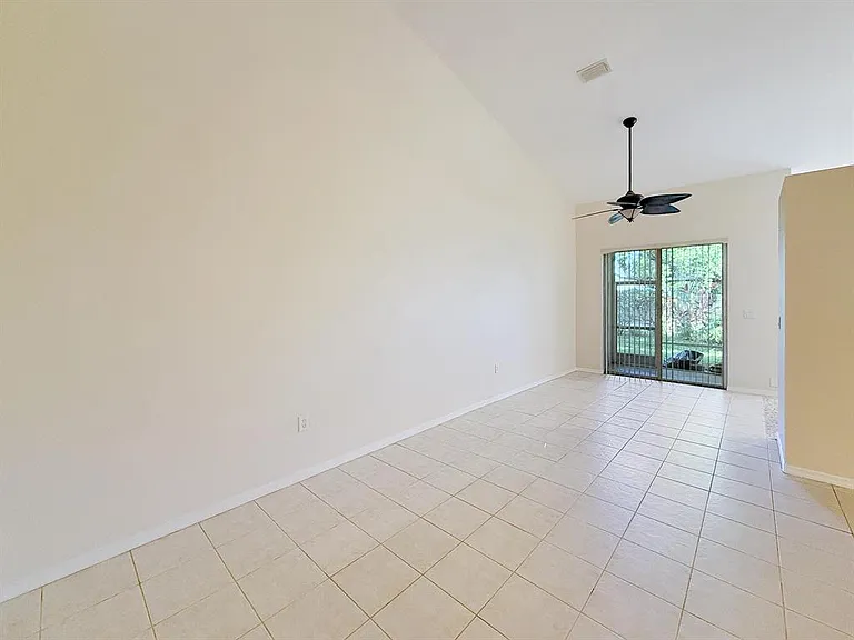 2400 E Aragon Blvd #2 — Photo 4