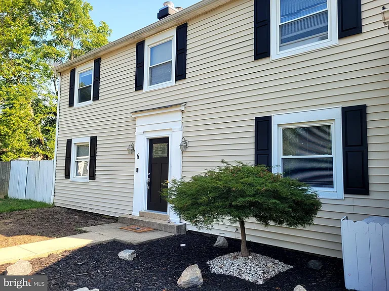 6 Tudor Ct — Photo 2