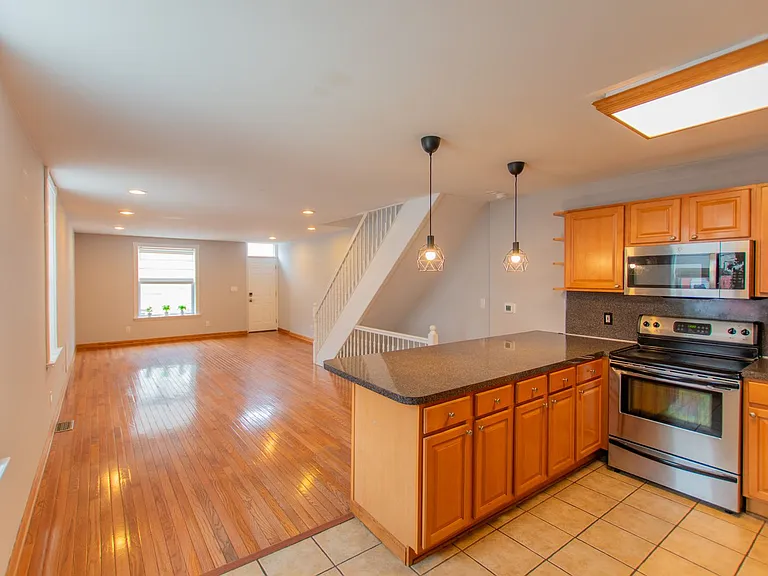 152 Tree St — Photo 4