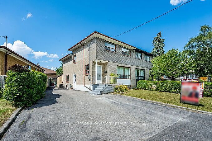 1st image of 3 Clayhall Cres
