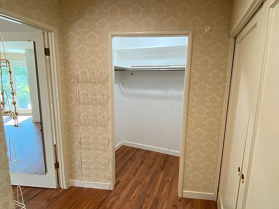 Master Bedroom Walk in Closet