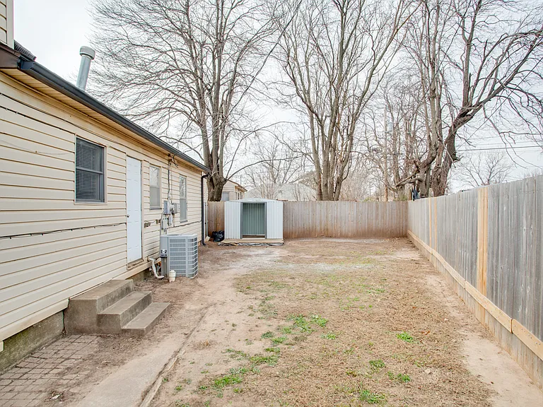 2538 Everitt Dr — Photo 16