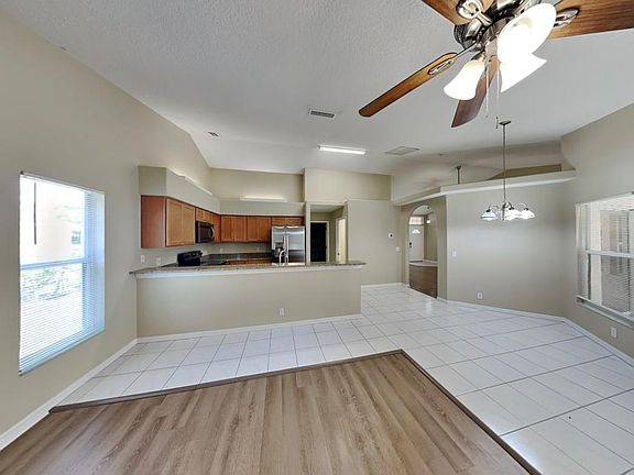 3rd image of 59 Strathmore Blvd #59