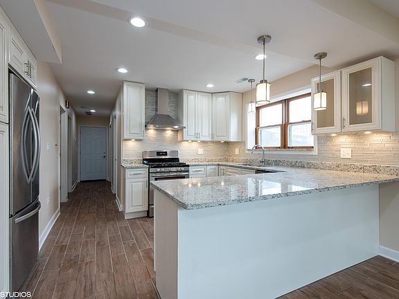 4th image of 8108 N Oriole Ave #G