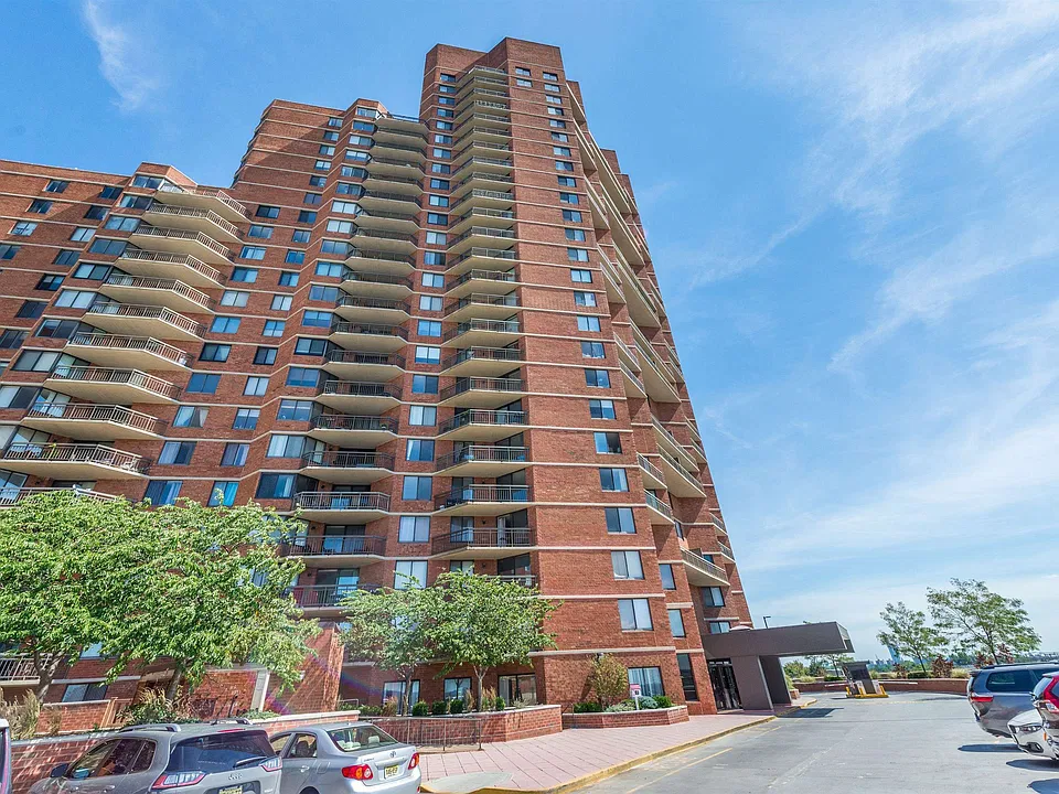 807 Harmon Cove Tower #807