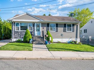 5 Olive St, Fords, NJ 08863