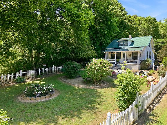 3rd image of 1319 Licklog Hollow Rd