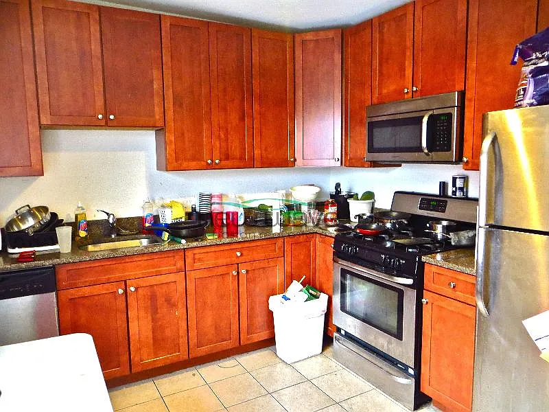 4 bed, 9999 sqft, $4,600 — Photo 2