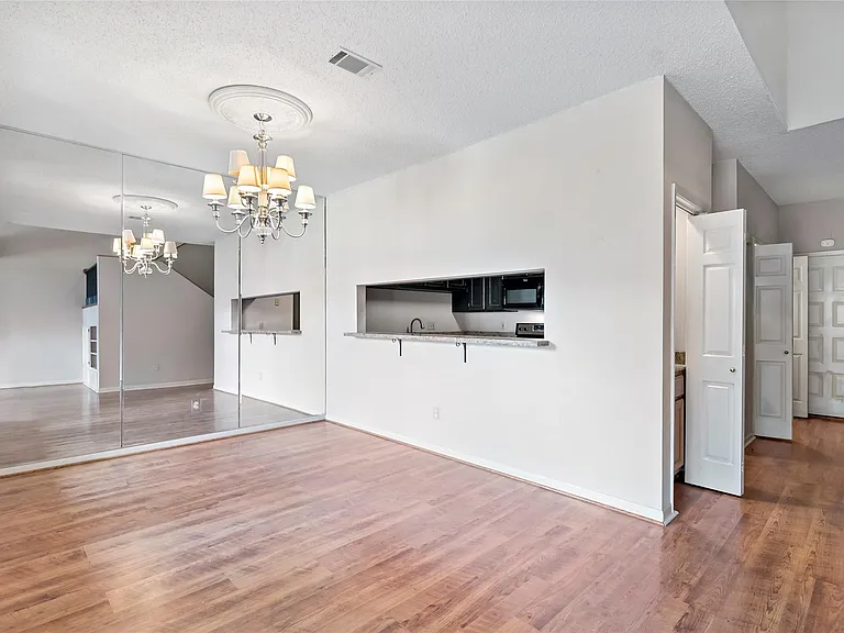 3122 Camelot Dr #33 — Photo 8