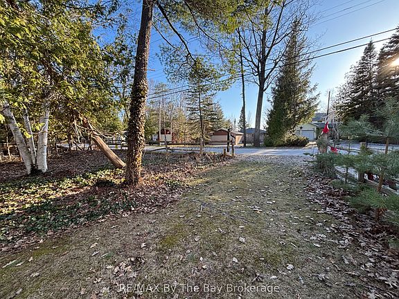 2nd image of 44 River Rd E