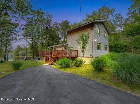 330 Stillwater Dr, Pocono Summit, PA 18346