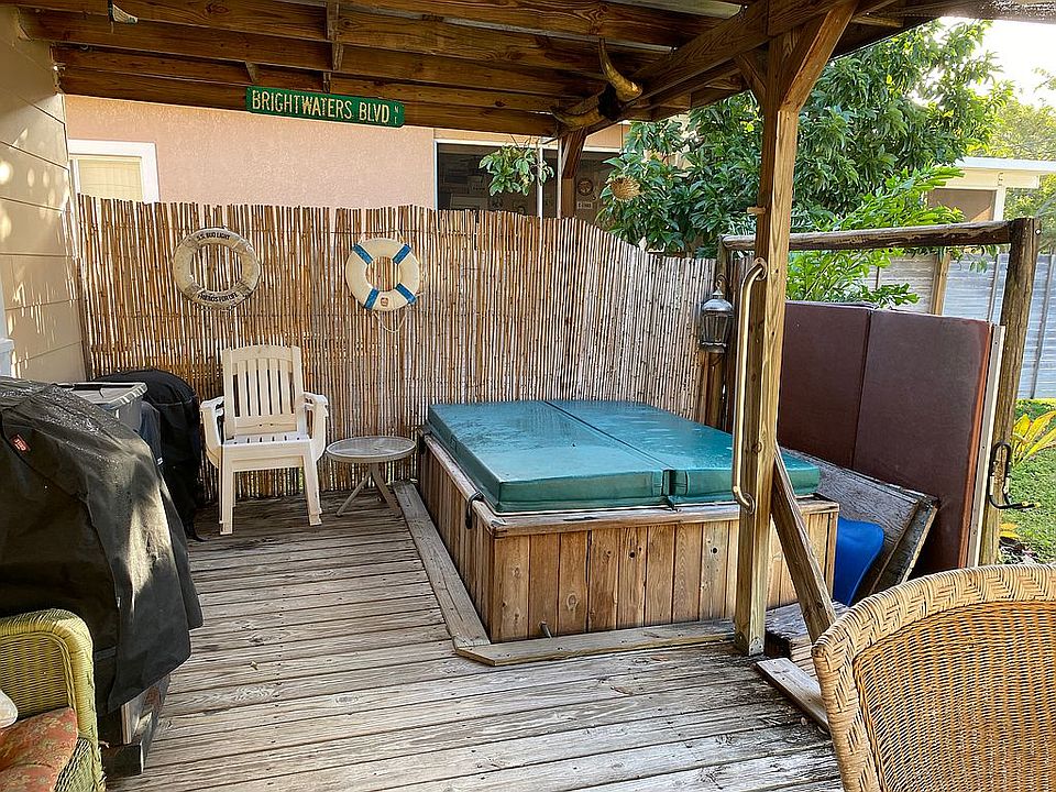 2nd image of 644 39th Ave NE APT 327