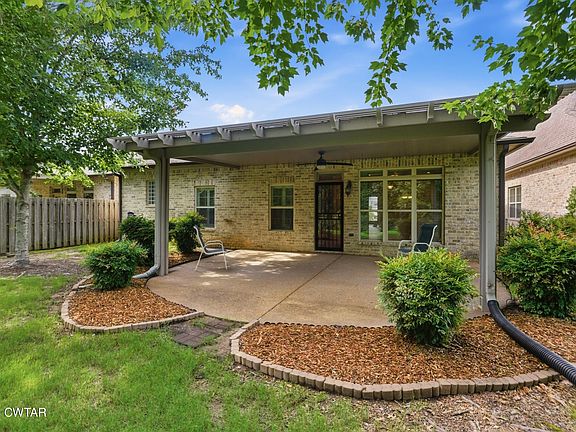 4th image of 26 Water Ridge Pl