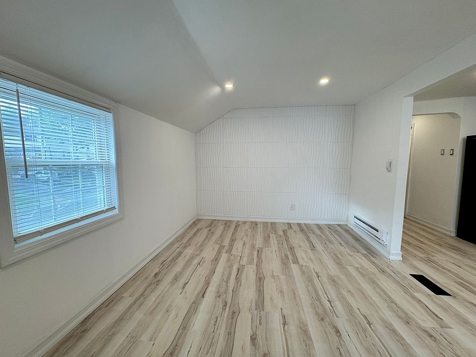 LIVING ROOM W/RECESSED LIGHTS