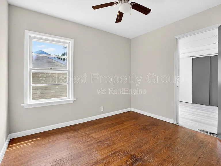 10027 Lilac Ave — Photo 6
