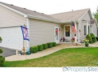 28 Silver Trl, North Aurora, IL 60542