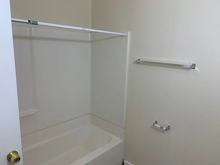 640 Alcazar — Photo 11