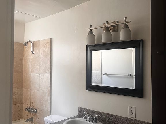 4th image of 749 N Vendome St APT 1
