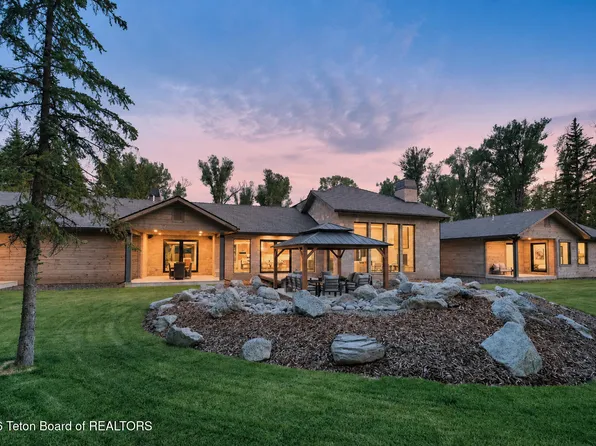 8910 Porter Loop, Jackson, WY 83001