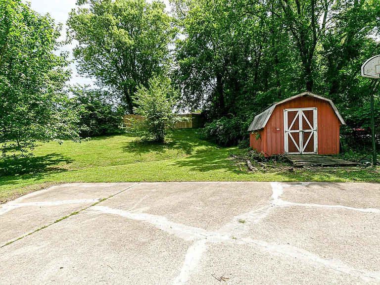 4824 Lynn Dr — Photo 18