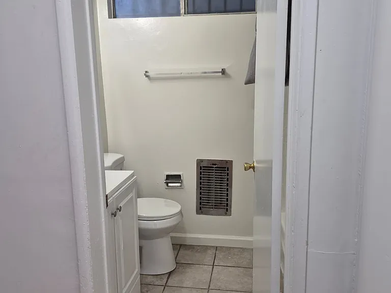 1120 W Florence Ave #2 — Photo 7