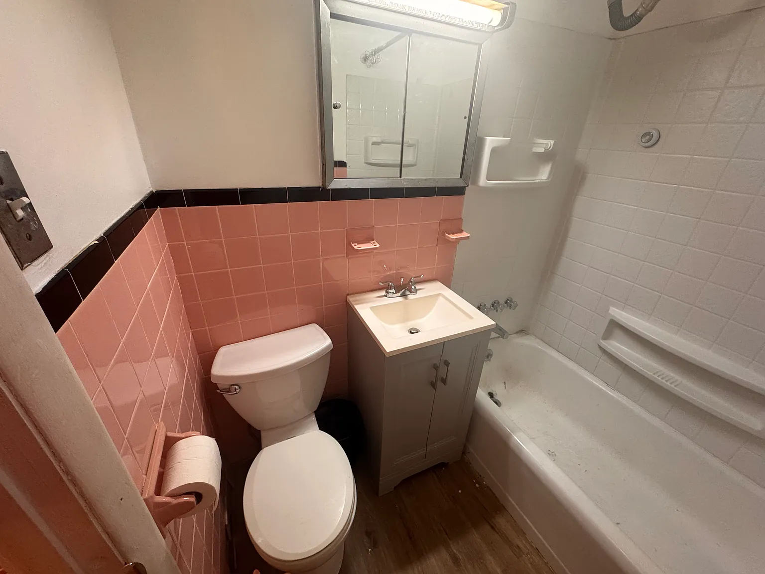 1 bed, 736 sqft, $1,200 — Photo 3