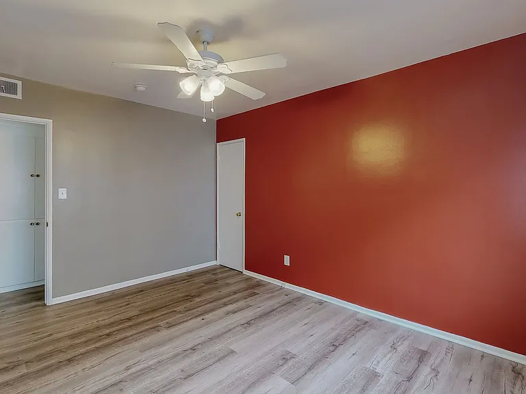 1818 N Kingsley Dr — Photo 30
