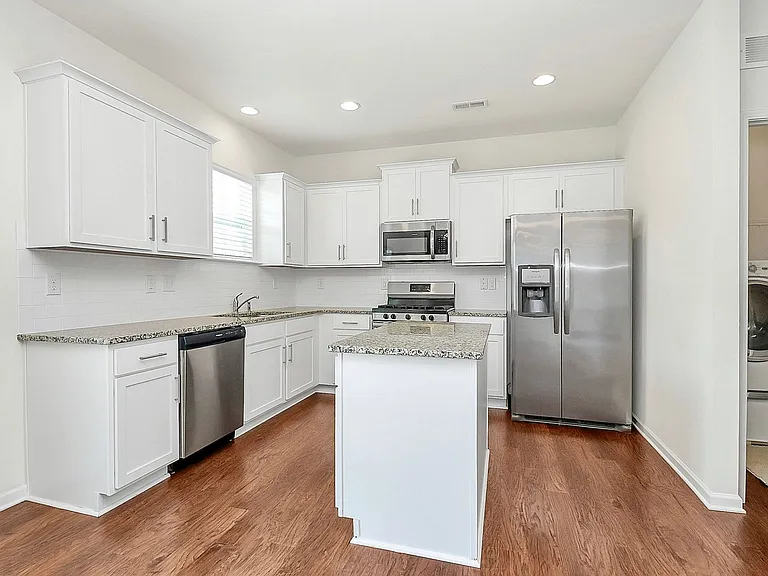 181 Atwater Landing Dr — Photo 3