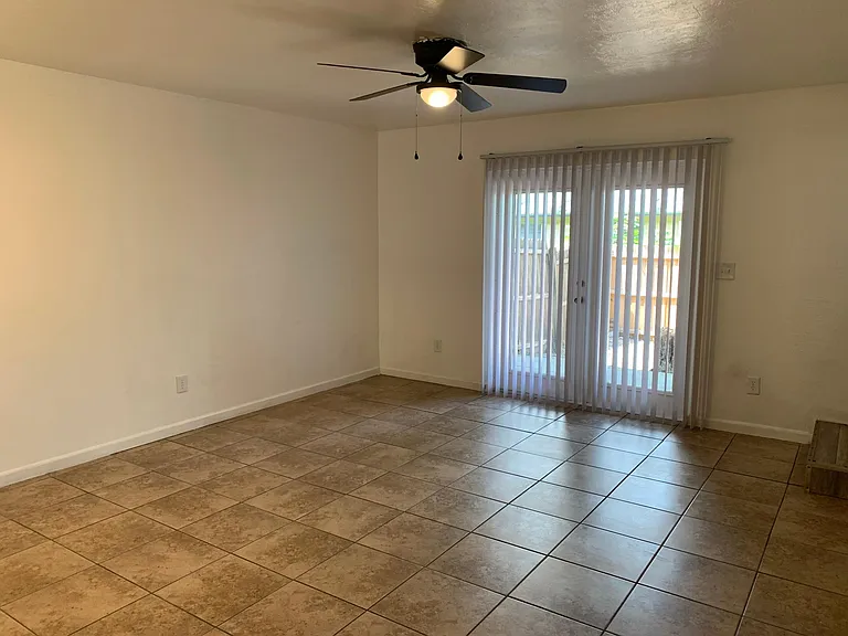 6120 SW 12th Pl — Photo 2