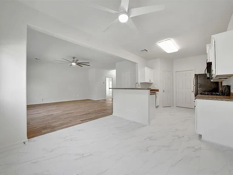 305 Crooked Pine Ct — Photo 14