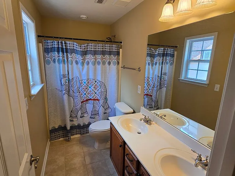 2121 Cason Ln — Photo 9