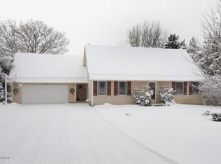 712 Delaware Ct, Lawton, MI 49065