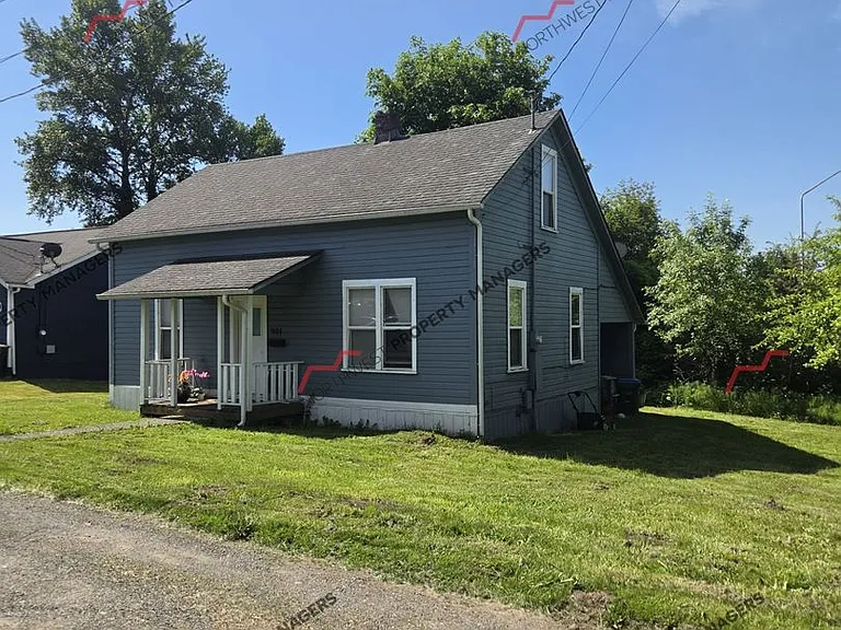 901 NW Saint Helens Ave — Photo 3