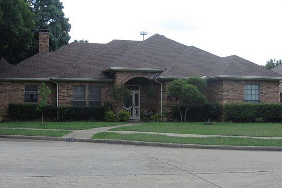 1st image of 220 Pioneer Ct