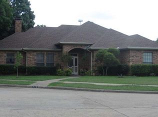 220 Pioneer Ct, Lancaster, TX 75146