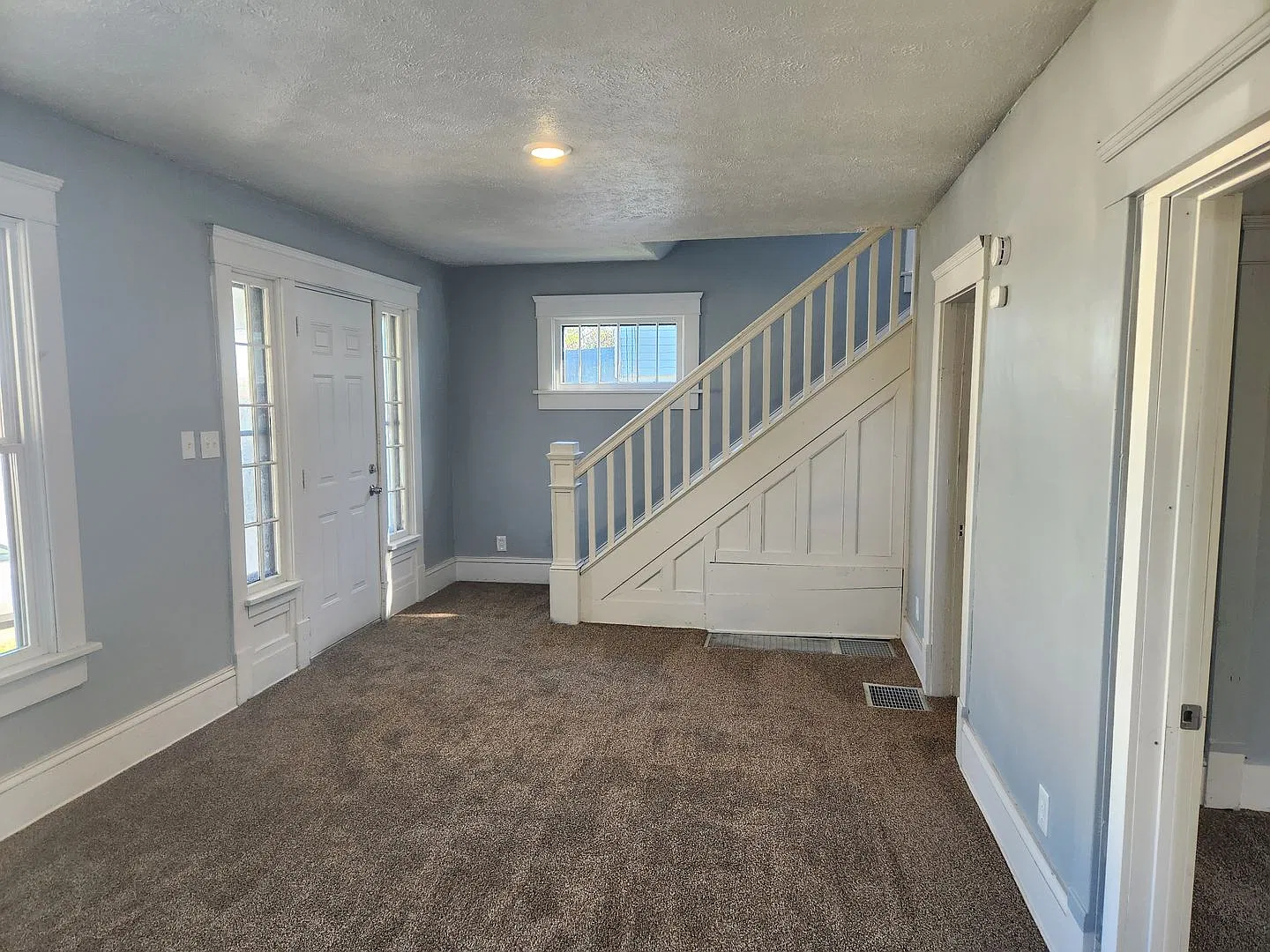 4 Bed / 1.5 Bath Fully Updated Home — Photo 3