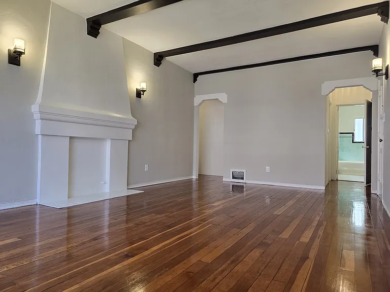 650 S Cloverdale Ave #4 — Photo 2