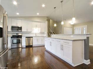 508 S Pine St, Mount Prospect, IL 60056