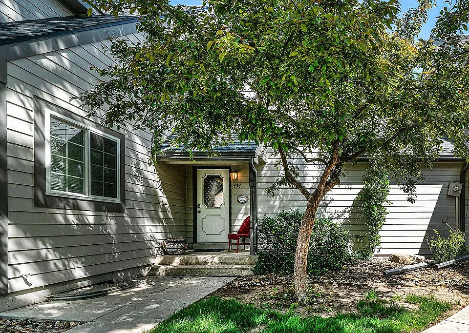 434 Cobblestone Dr