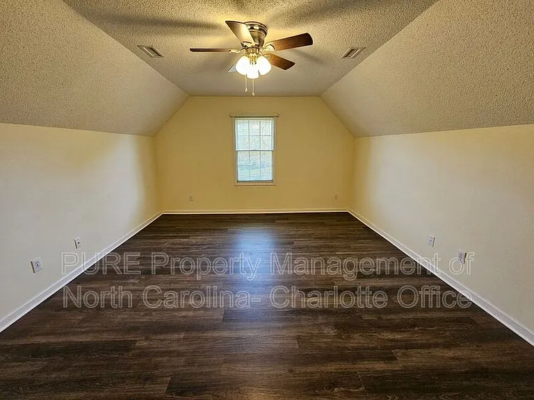 151 Woodfern Pl — Photo 29