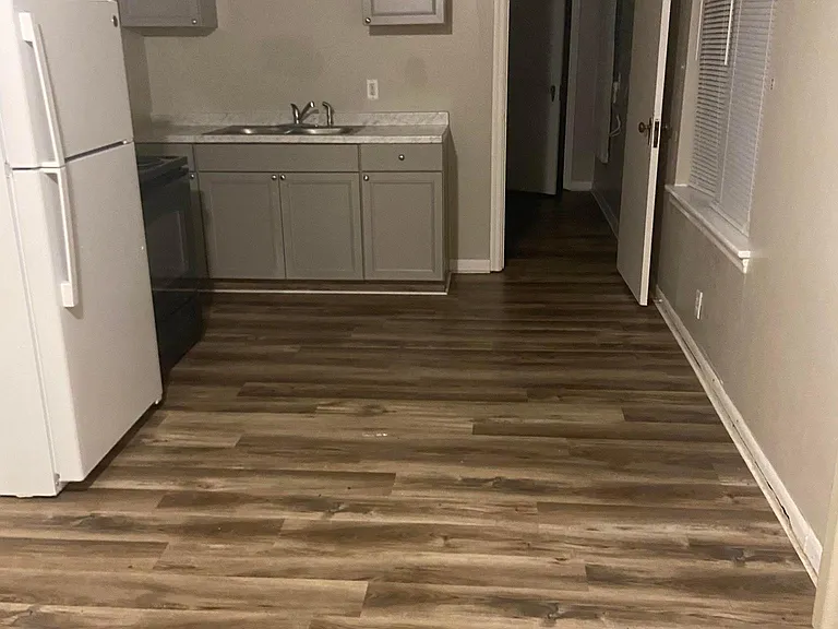 206 N Oak St — Photo 2