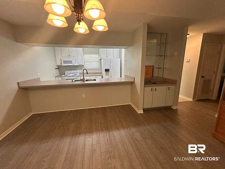 9474 Villas Dr — Photo 9
