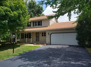 108 Windward Ln, Rochelle, IL 61068