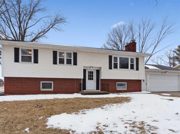 4309 Crestview Dr, Cedar Falls, IA 50613