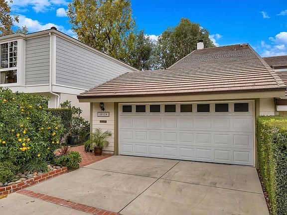 5th image of 32124 Beachlake Ln