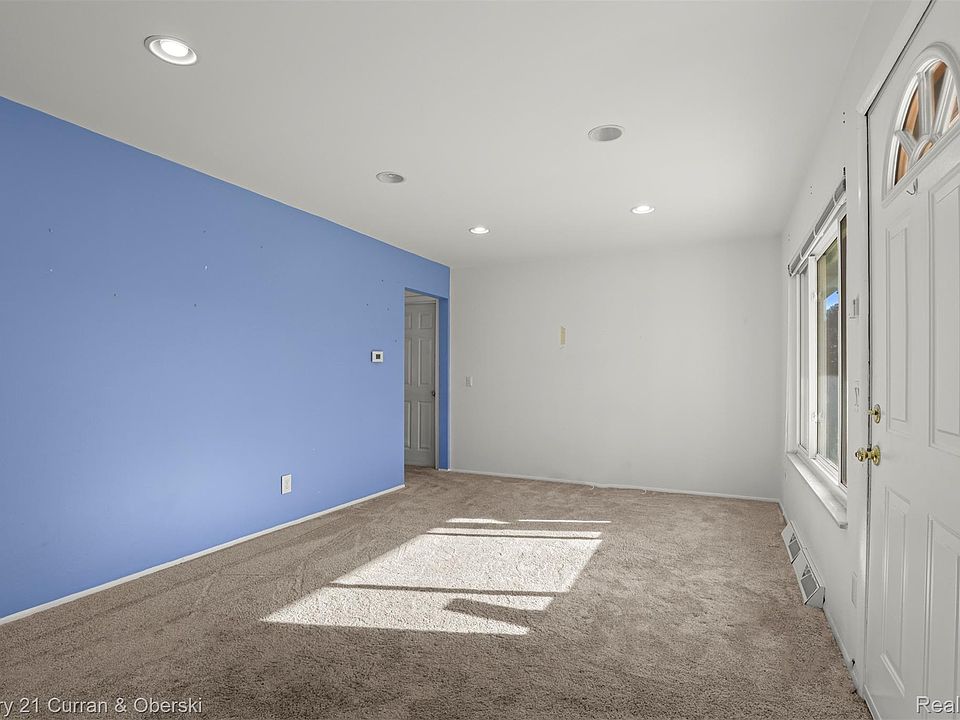 201 W Peterson Dr, photo 8