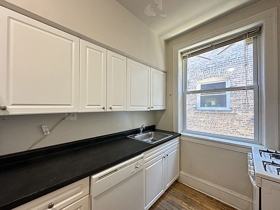 4th image of 329 Kedzie Ave #3