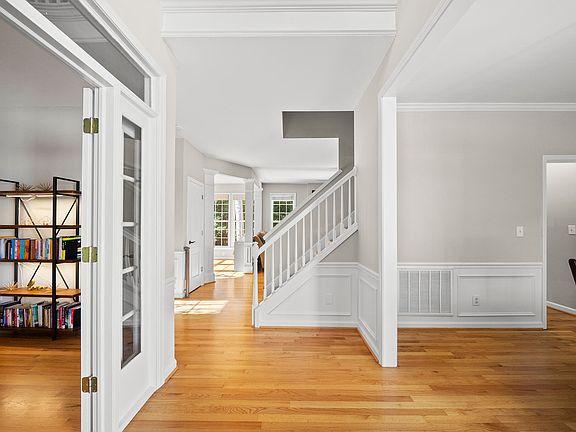 4th image of 2411 Colony Woods Dr